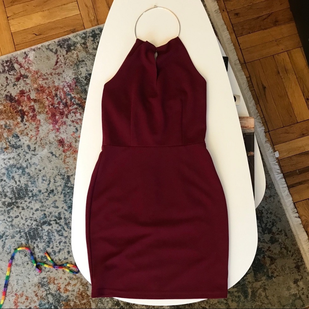 Lulu’s Maroon Keyhole Sleeveless Dress